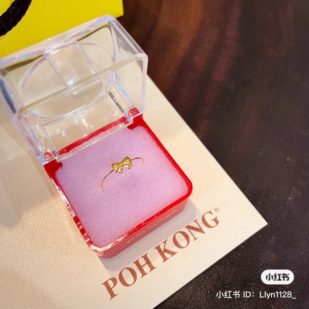 Poh Kong 本年度必买「蝴蝶结」金戒指,让指尖随时都能像蝴蝶般翩翩起舞撩爆人心。