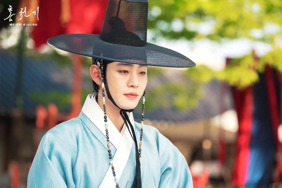 如果让你远离我就能护你周全,那我宁愿数千次,不,宁愿数万次推开你。——《红天机》