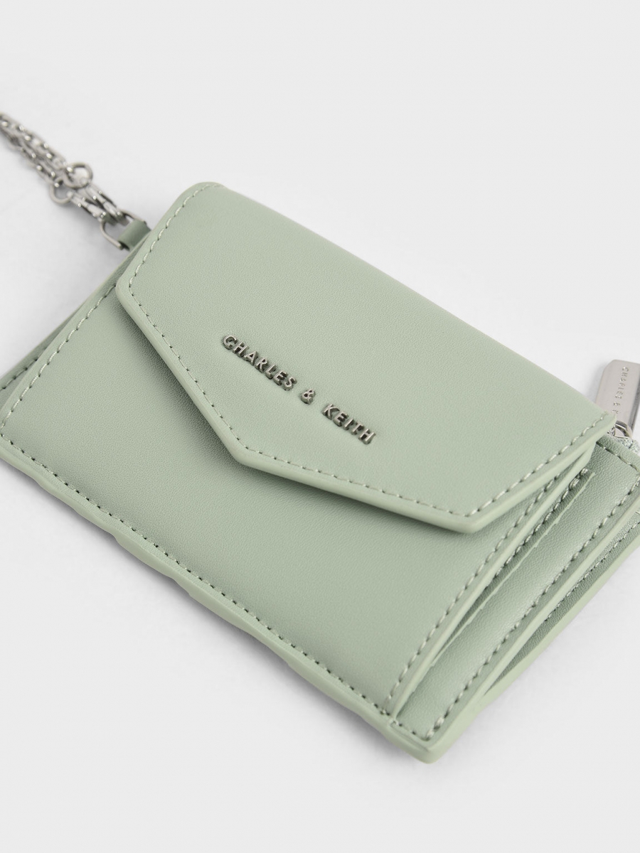 最后,喜欢卡包的女孩一定会对它情有独钟。