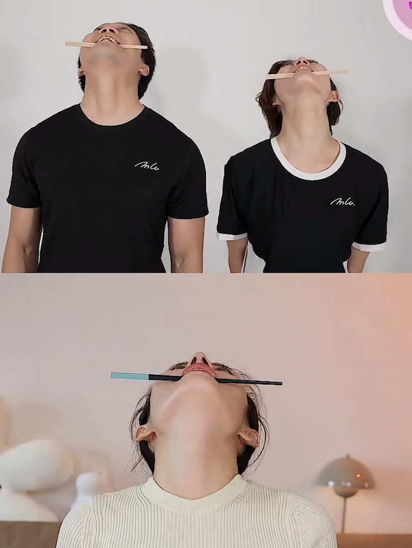 第一个动作用嘴巴咬住筷子正中间的位置，然后进行抬头和低头的脸部拉伸。咬住筷子可以锻炼我们的脸部肌肉