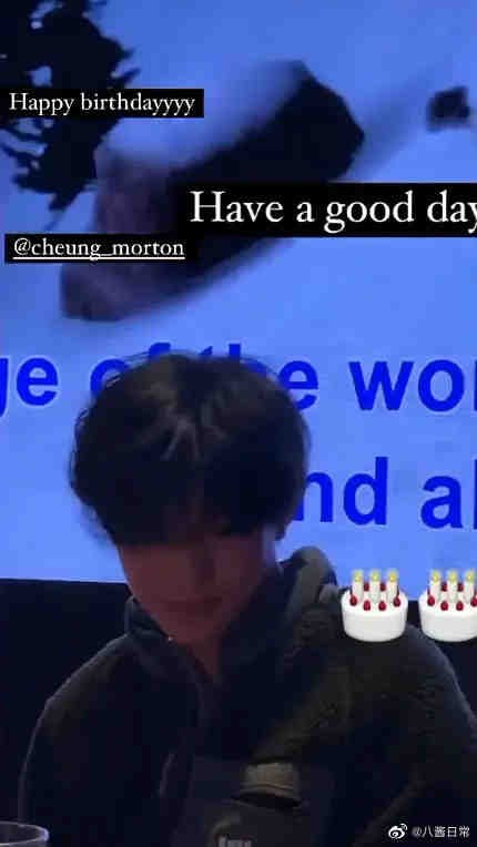 魔童几乎都带着口罩,短视频和照片画质也不太高清,但不难看出他的颜值、身型都完美承袭了爸爸张智霖和妈咪袁咏仪的超优良基因。