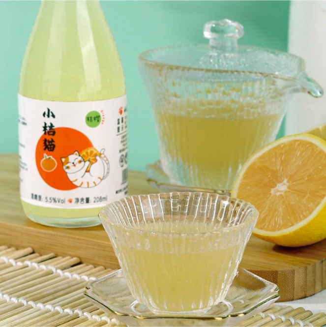 拥有多种清爽水果口味选择的果酒,酒精度数只有5.5%不怕会容易喝醉
