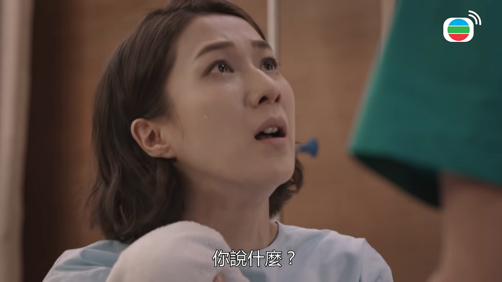 其实一直以来都知道自己出现幻觉「我知道BB已经走了,我知道我不应该再见他,但我真的很舍不得他,我不想自己清醒起来,他之前还在我肚子里,我连说 Sorry 机会都没有。我好挂念他,好挂念 BB呀!」