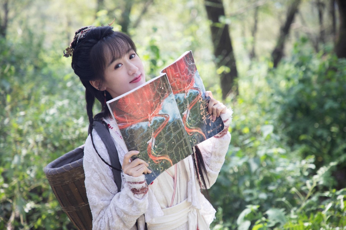 新晋古装女神袁冰妍在小红书和粉丝们分享了这款「维生素C家族大集合」的维C花果茶，满满维生素C不仅具备美白功效，还能喝出健康身体！需要准备小青柠、柠檬、百香果、玫瑰花、少量黑糖或健康代糖。