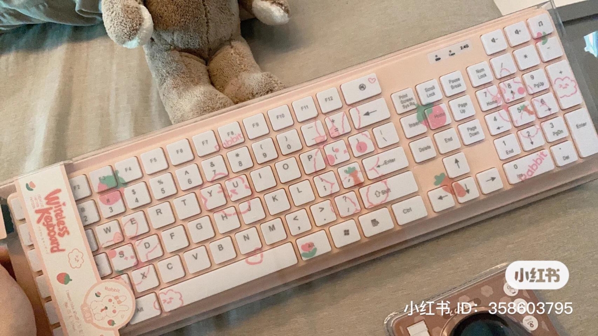 除了外观颜值非常吸晴，质量也非常好~打字的手感听起来十分清脆悦耳，越听越上瘾连工作都充满动力起来。