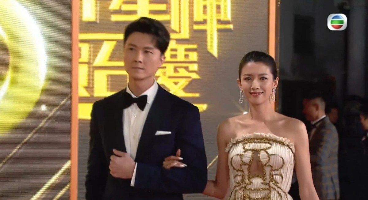 香港《万千星辉贺台庆》于上周六圆满落幕，而其中掀起最高热度的话题当然是非「王浩信」与「陈自瑶 Yoyo」没有同框出席走红毯啦！