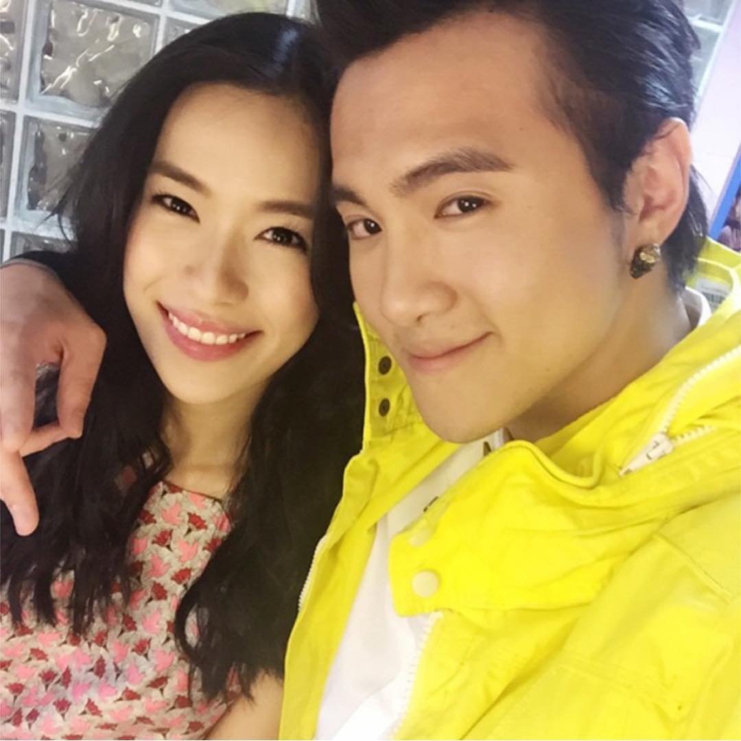 当年，方伟杰夺下“十大”后在台上特别 CUE 林慧玲向她道谢；林慧玲拿下“十大”也意味深长地说出「谢谢你」。两人看似在公开恋情，但在接受后台访问时却给了非常官方的理由「她是我一个很要好朋友，也是一个好榜样希望多多向她学习」。林慧玲被问是不是在谢谢绯闻男友「方伟杰」？林慧玲也回答到「我要谢谢的是爸爸」。