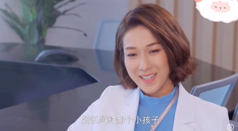 跟她形影不离眼里充满爱