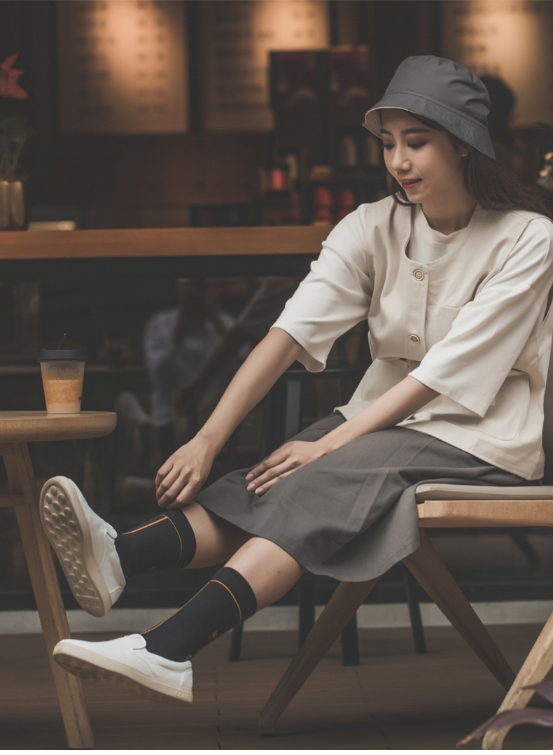 柔软弹性力佳！让你轻松到忘记有穿鞋~