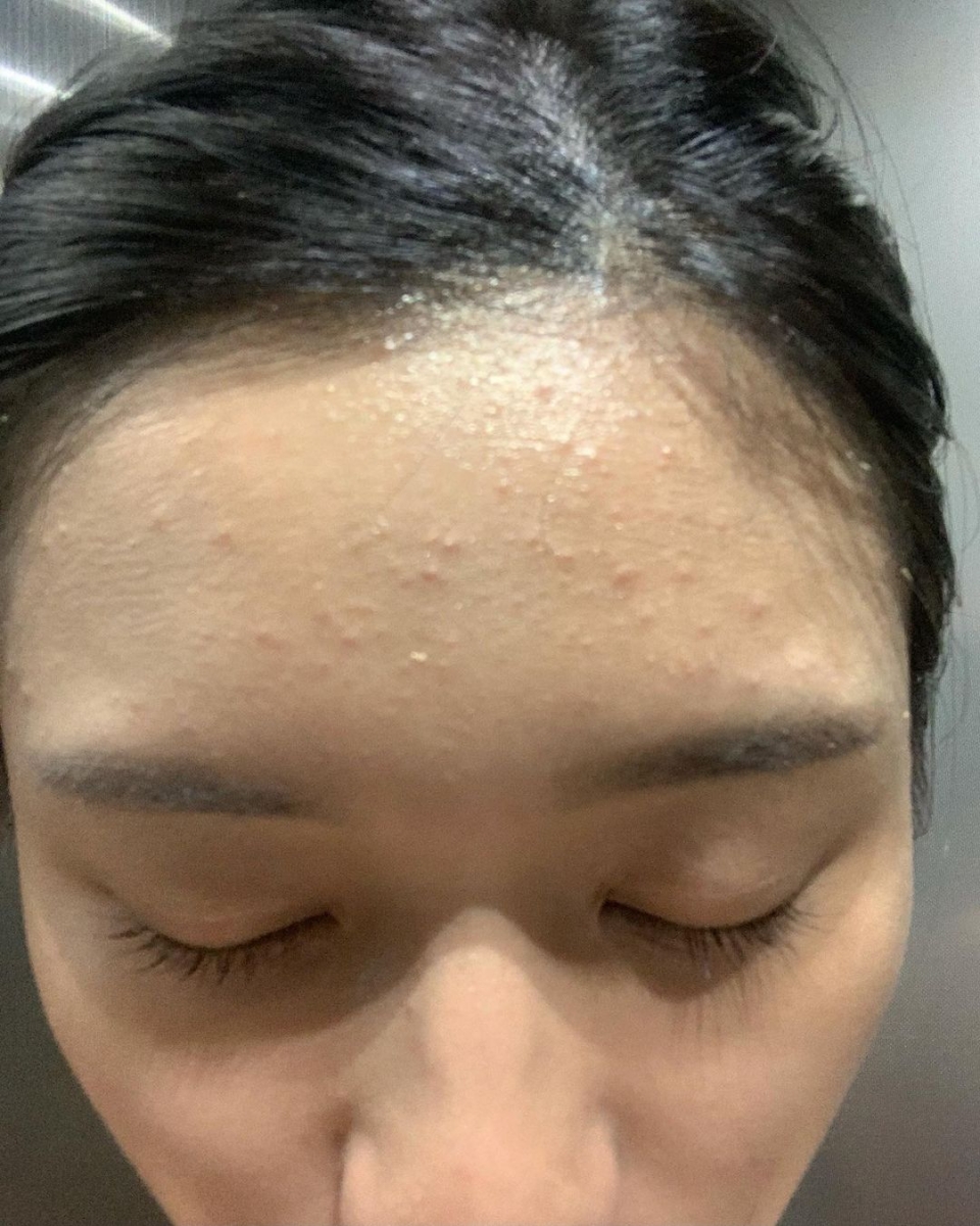 令秋雯感动最无助的时候就是拍「视频」~动态影片最容易暴露缺点,所以在拍摄前制作团队都会精心地去布置每一个细节以免出现任何差错,长时间的心血都白费了。