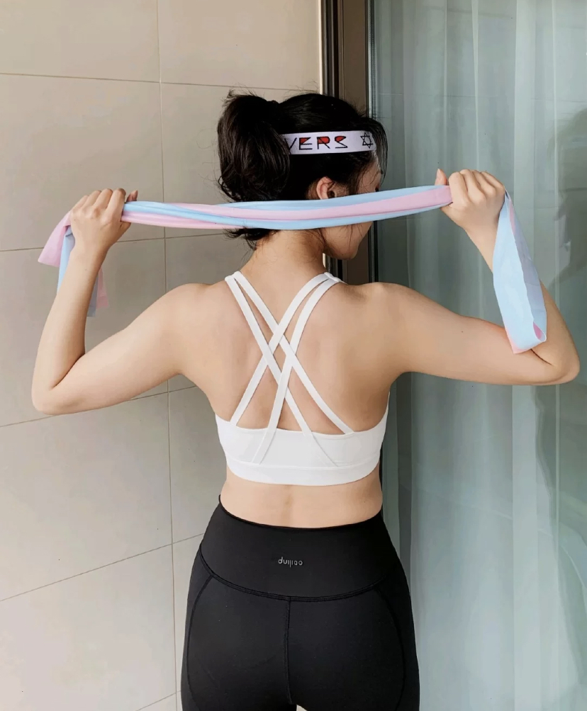 特别是用来搭配腿部和臀部的练习动作,可以更好地燃烧脂肪!