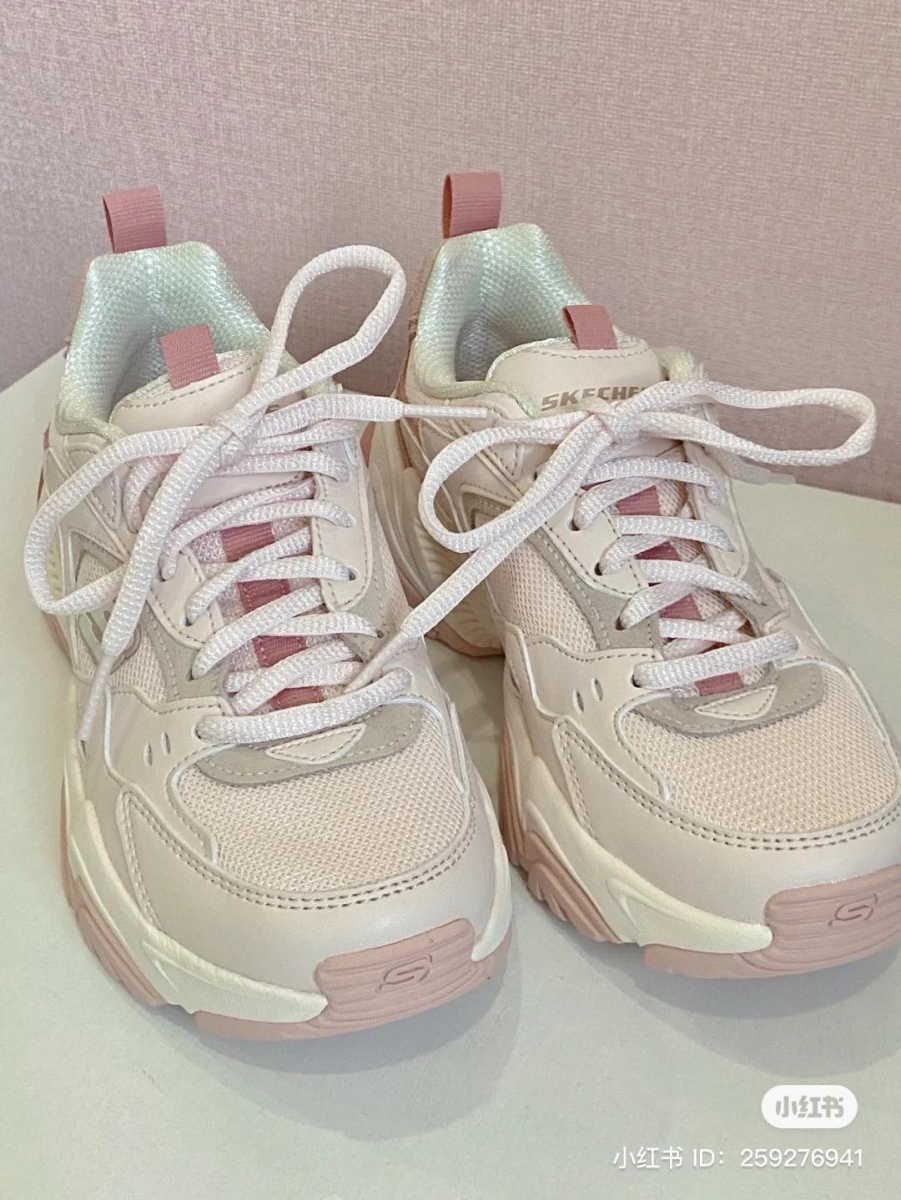 随便搭都是非常率性潮流的女神范儿。大家看到这里是不是心痒痒想剁手了呢?