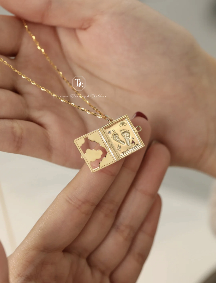 非常适合用来做满月礼物，纪念宝宝的生日日期和时间