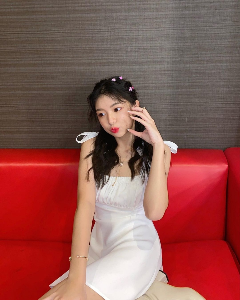 虽然 Elyn 本人还未对此做出任何回应,从评论区粉丝们也得知 Elyn 早有经纪公司,这个合照只是单纯在上舞蹈课。让不少网友羡慕不已「到底是什么舞蹈学院居然有机会和韩国专业舞者连线学舞蹈,我也要报名」!
