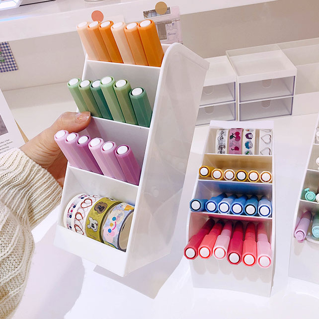 有四个格子可以用来分类和收纳文具用品,尤其是比较小巧的东西也不怕弄丢啦