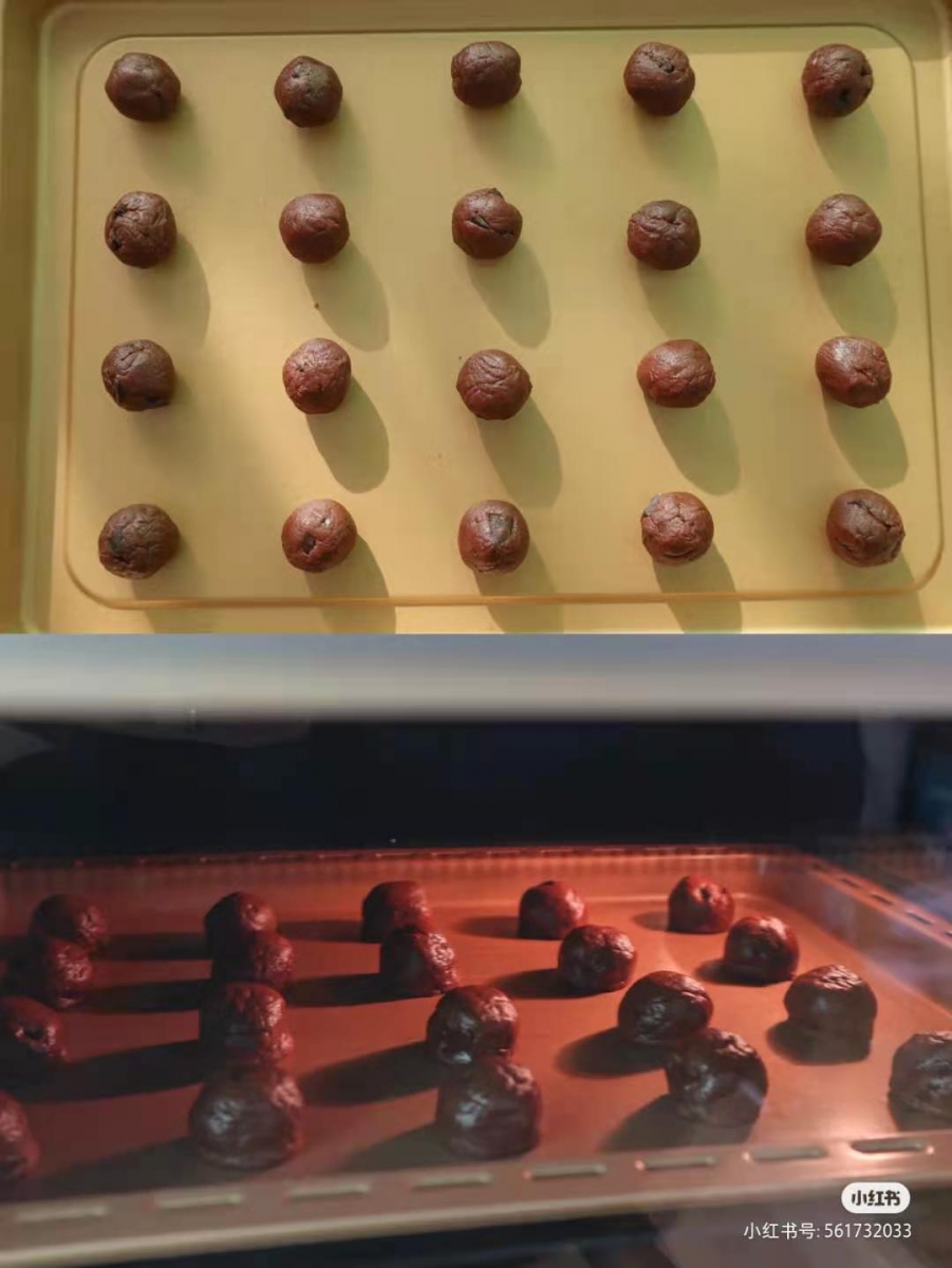 巧克力饼干 揉成小小一粒准备拿去烘制