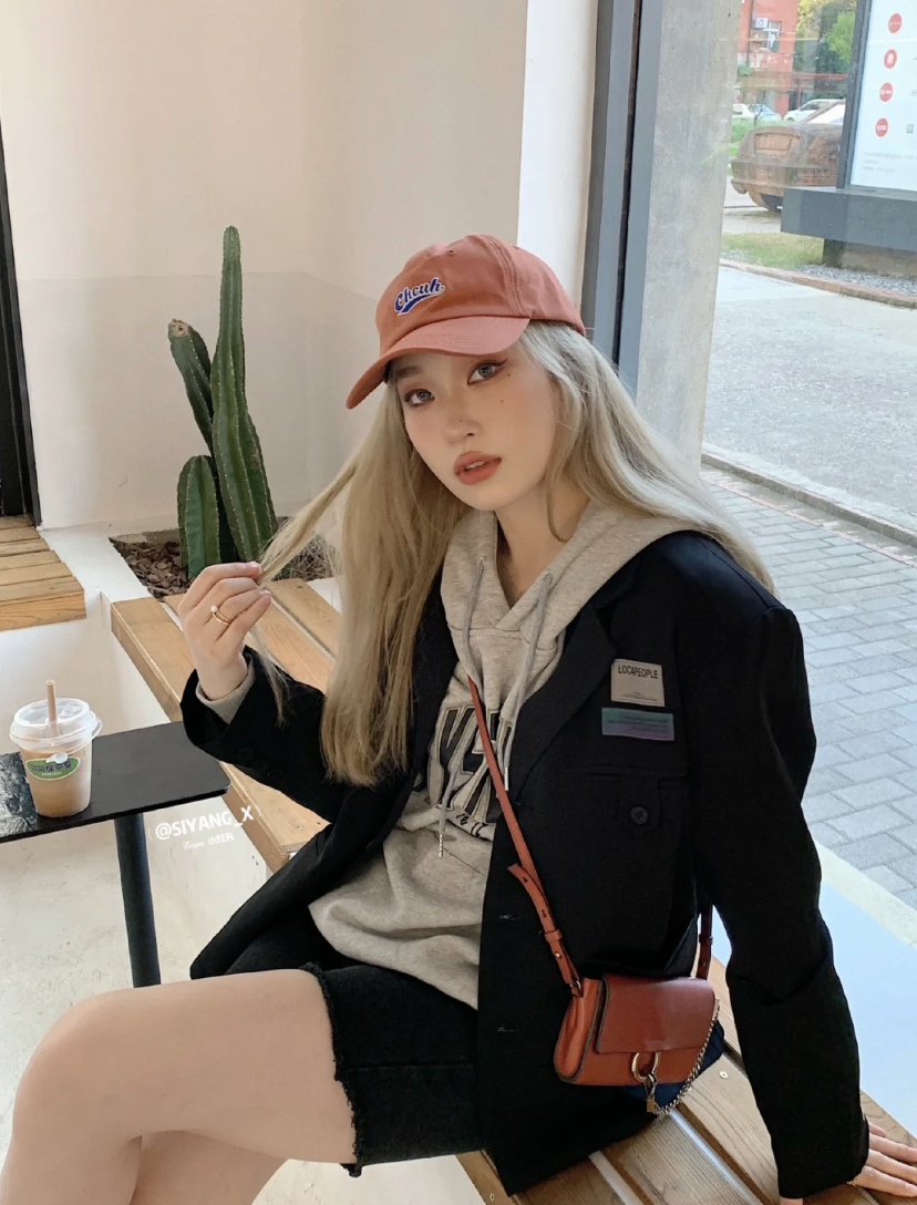 尤其是微胖女生很适合这种搭配,可以将修饰身形也特别好驾驭!