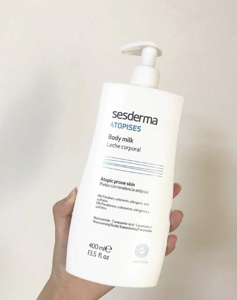 Sesderma Atopises Body Milk  有点淡淡的清香,非常的滋润并且不厚重,肌肤可以瞬间吸入满满的水分