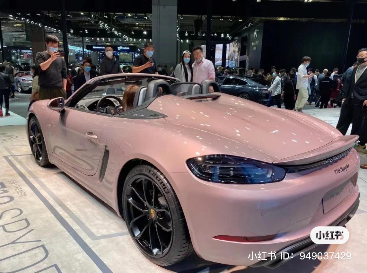 搭载 2.0 升涡轮增压发动机,功率高达 220 kW (300 PS),即使在低速行驶时也可以瞬间加速爆发力UP!