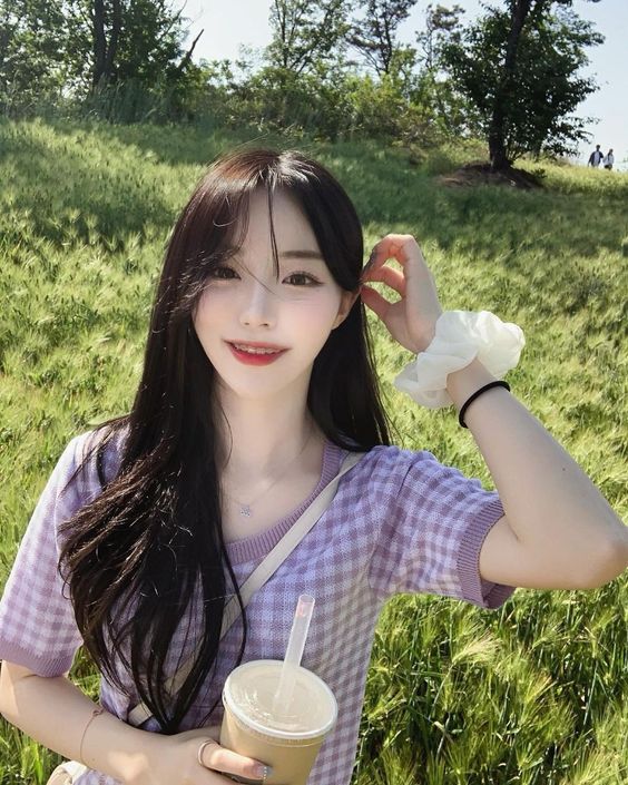 Jessica:代表在群体中是十分受欢迎且活泼开朗的女生 | Nicole:形容娇小可爱又白哲精致的女孩,虽身姿小巧但却拥有强大力量的女孩子