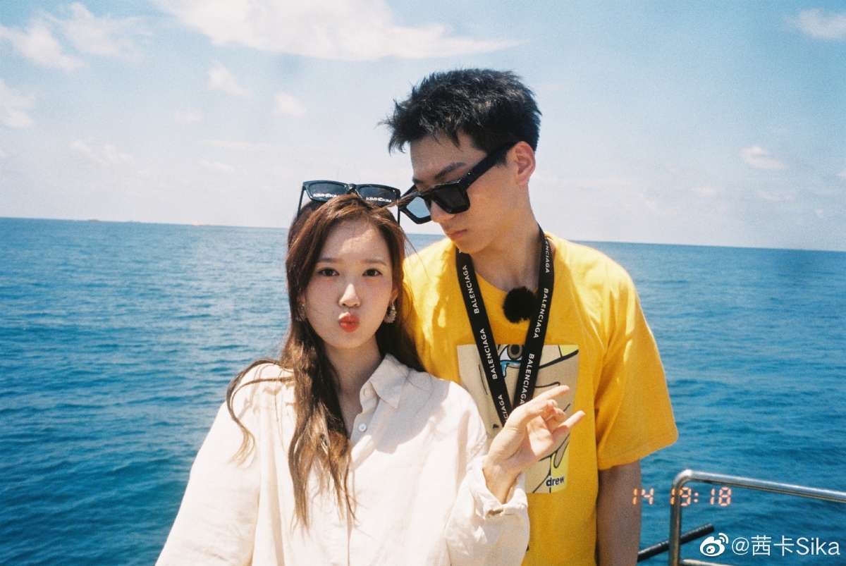 昨日唯一一对牵手成功情侣「崔宇同」和「金紫怡」也抛下震撼弹宣布分手,原来崔是带着恋人关系谈恋爱,线下还一脚踏两船让金子怡对他的信任彻底破败?!