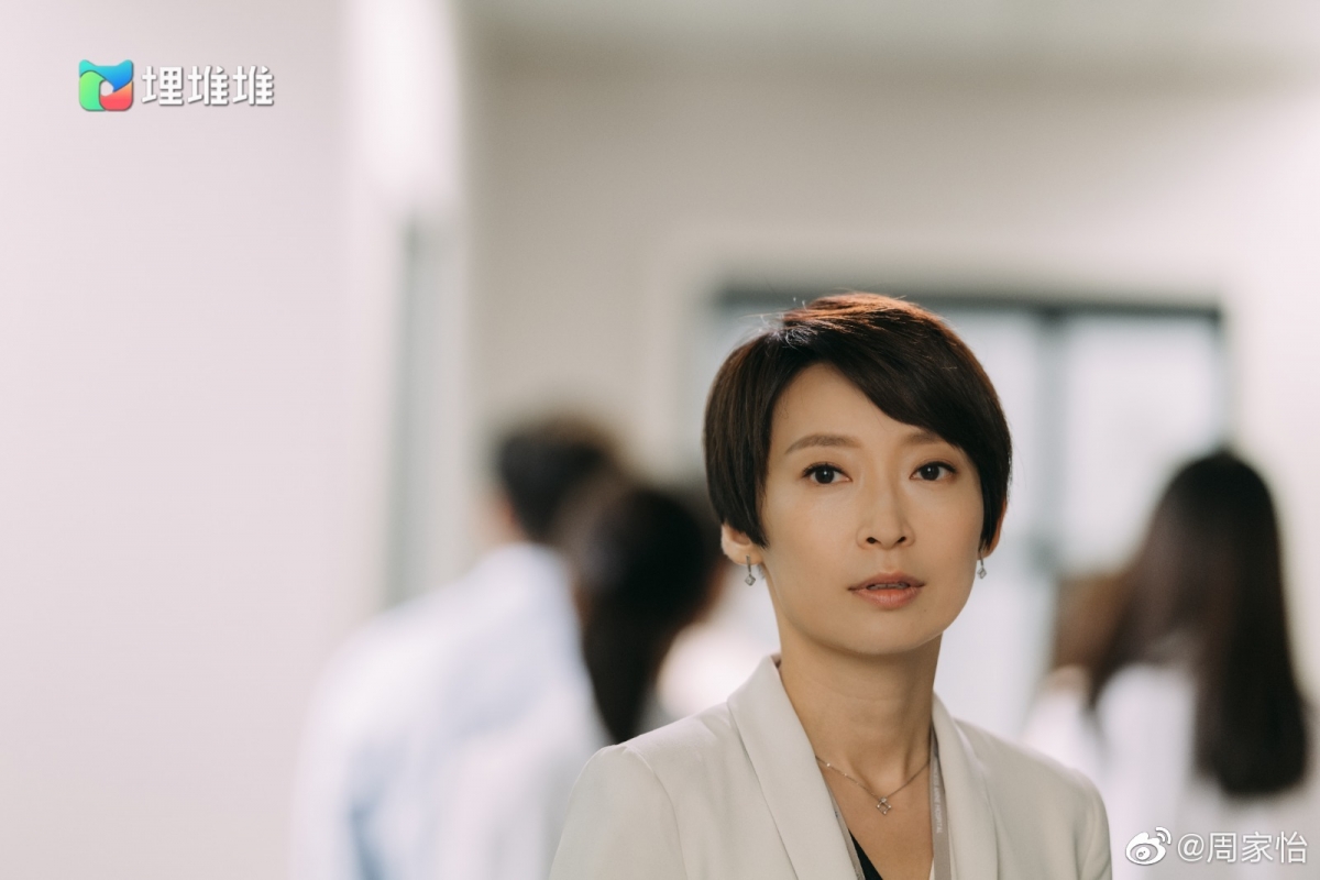 周家怡大学时期念的是法律专业,虽然不是本科班出生,但却对影视行业充满了热忱开始报读无线训练班