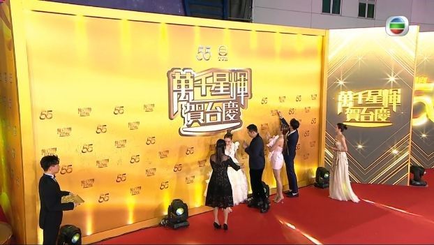 大多数网友认为这一对是 TVB 炒作的情侣档，为了避嫌两人其实全程都没有交流