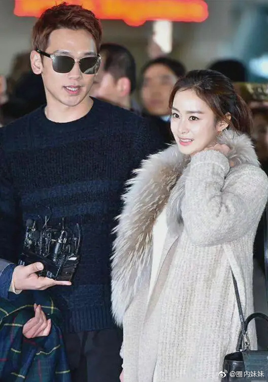 在金泰熙眼中 RAIN 就是一名百分百的极品老公。金泰熙对 RAIN 的想法是「这世界怎么会有这么好的男人,这么优秀的老公怎么会是我老公」!从言语行间中,都能感受到金泰熙对老公 RAIN 的爱意爆棚似乎都没有意识到对方有任何缺点。马上来看一看 RAIN 曾做过 4 个甜蜜小举动,原来生长在支力破碎的家庭才更懂得守护自己的爱情...