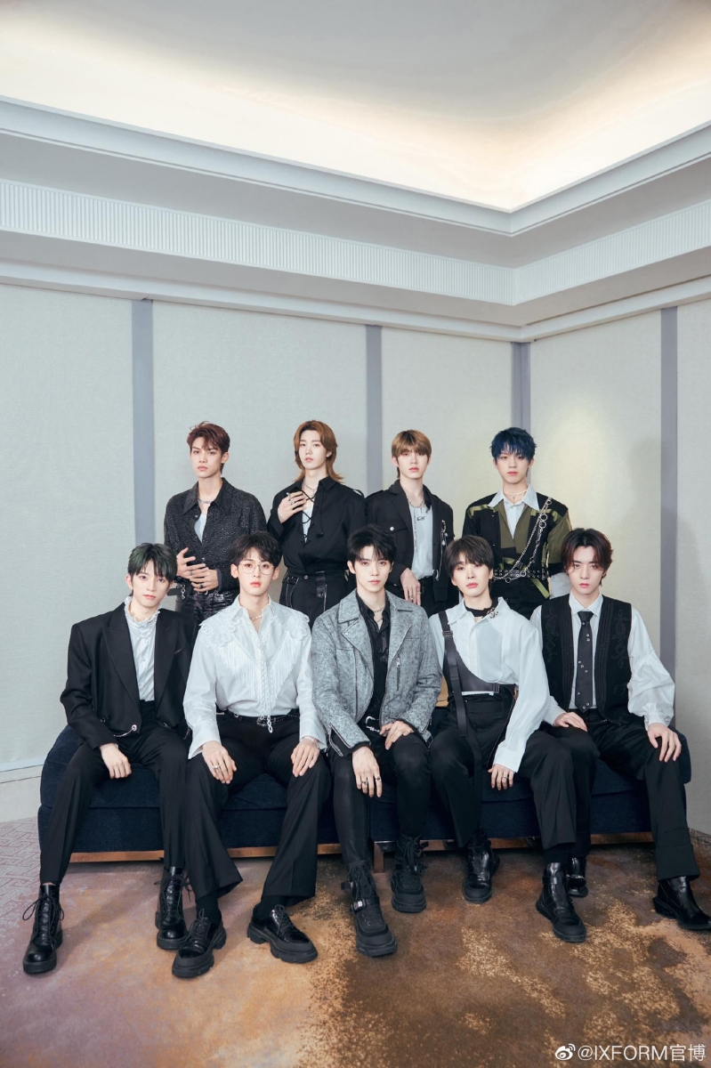 《青春有你3》取消成团夜,数月后官宣由9位成员:罗一舟、唐九洲、连淮伟、刘冠佑、邓孝慈、孙滢皓、刘隽、段星星、孙亦航组成「IXFORM」出道。