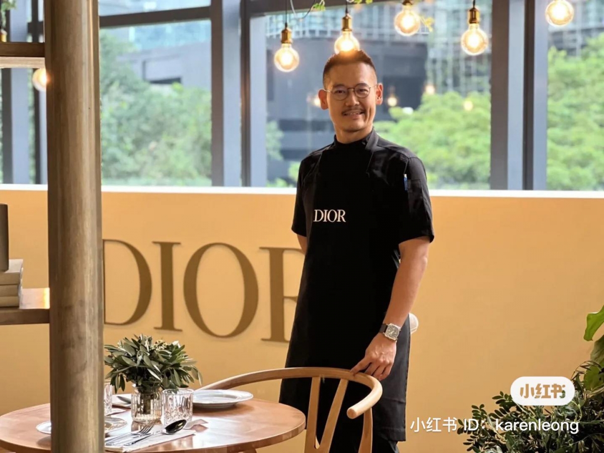 DIOR CAFE 主打的是希腊风的料理,由著名的本地大厨 Raymond Tham 一手包办