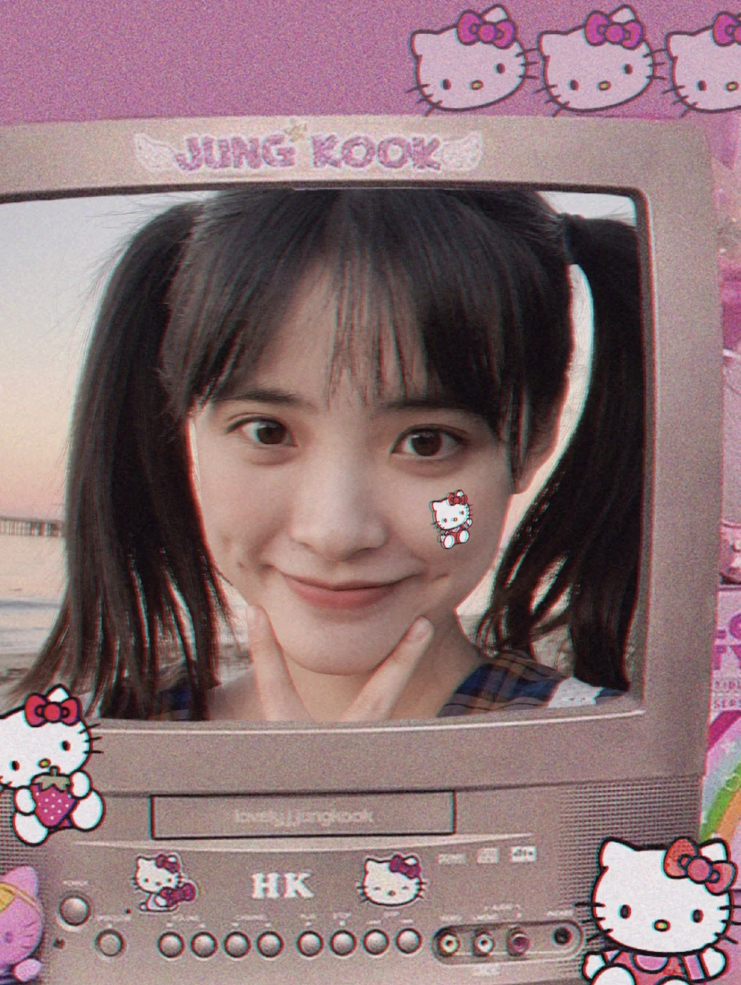 偏向低像素的复古感滤镜,自拍边框是旧式迷你电视机