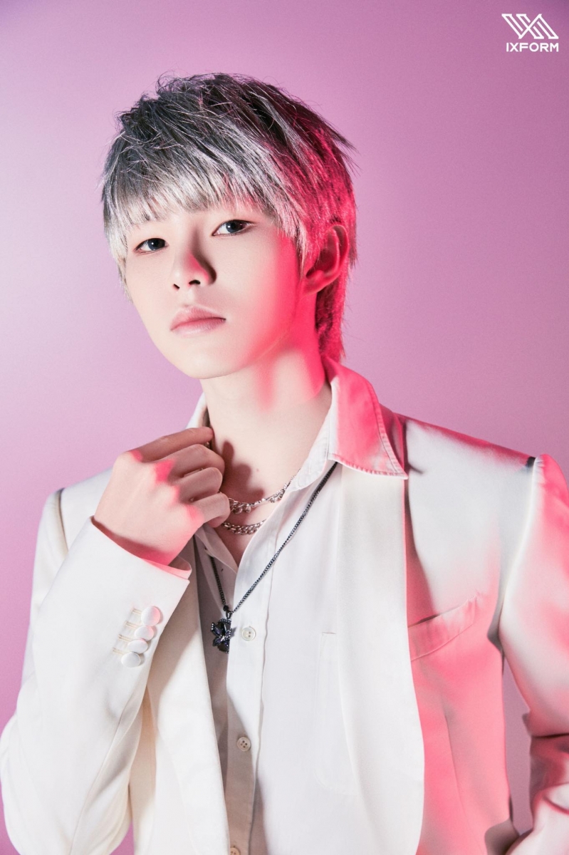 IXFORM新歌预告片释出后,网上开始出现恶意引发矛盾的谩骂声,起源是部分唯粉认为刘隽公然利用队长身份更改团员舞蹈Part、越番抢C位?