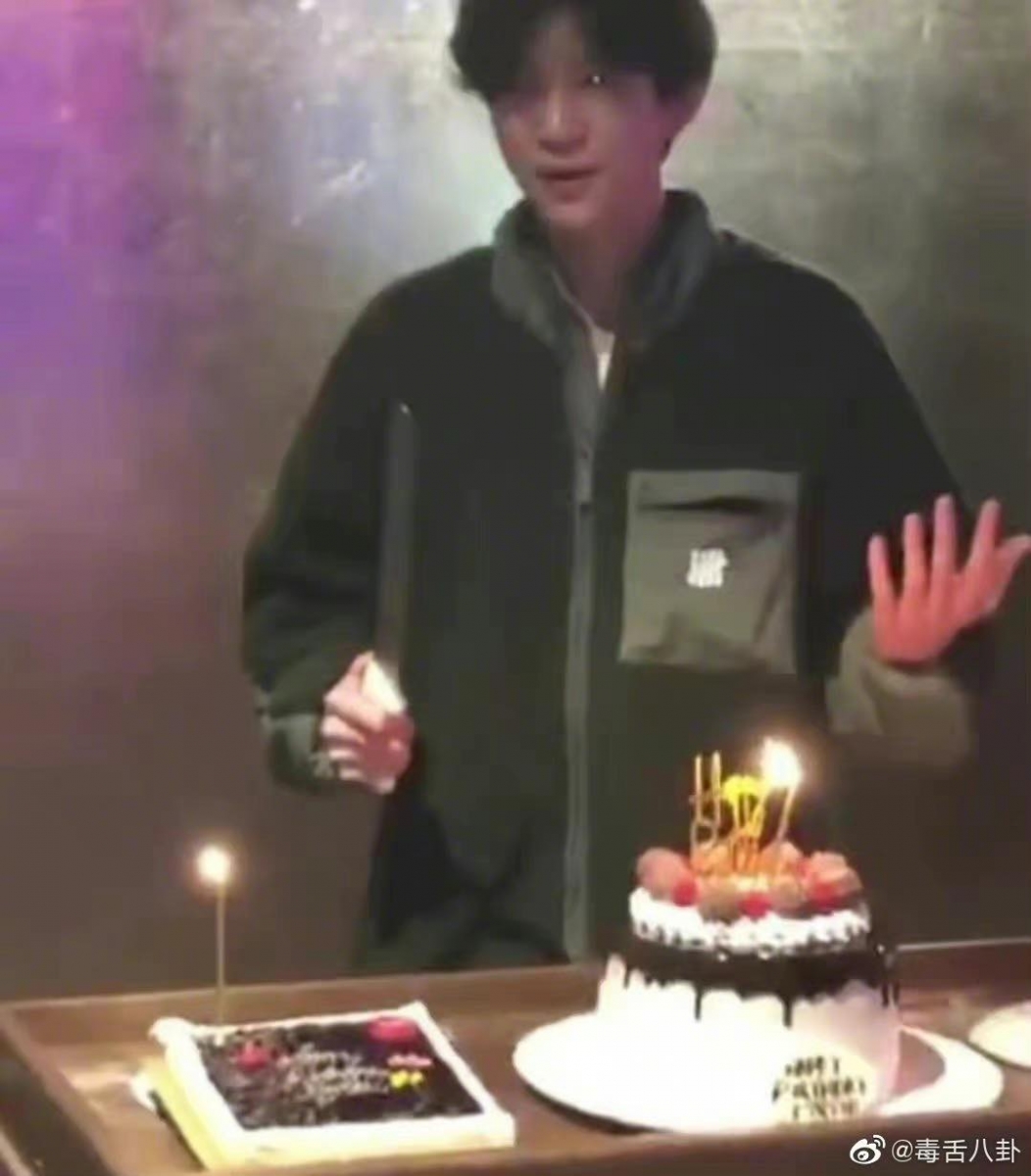 张智霖和袁咏仪儿子张慕童(Morton魔童)日前迎来15岁生日,近照曝光帅翻网友!