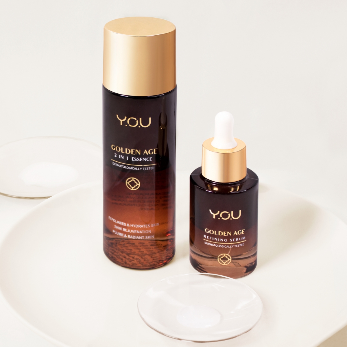 其中最受欢迎的就是这 2 款 The Golden Age 2 in 1 Essence 和 Refining Serum！产品具有卓越的功效性成分，一瓶在手即可满足 8 个护肤需求。