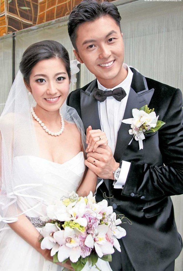 王浩信与 Yoyo 结婚 10 年，频密传出和同剧女演员传出绯闻。绯闻女友当中，据称正宫陈琪瑶最喜欢的就是「蔡思贝」