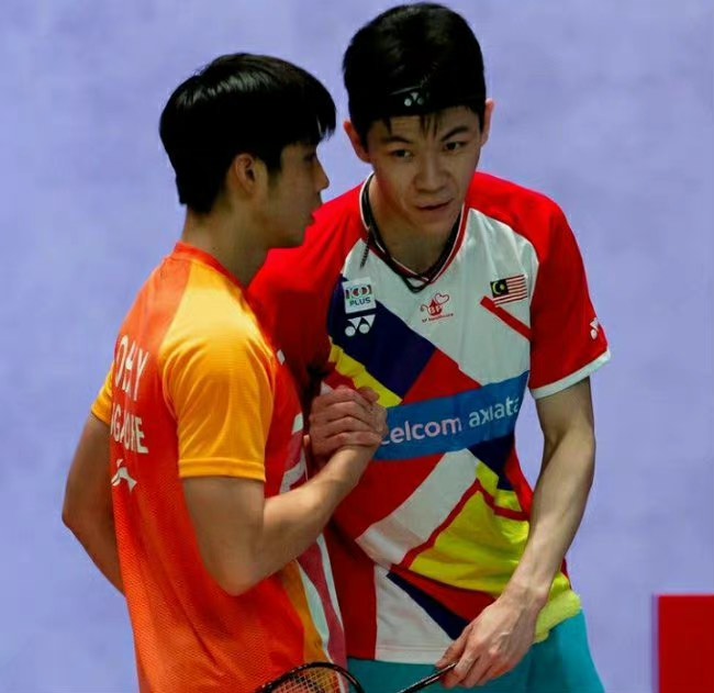 虽然表现方式稍微有点不妥,但粉丝们还是相信李梓嘉是一位肯虚心学习的球员,毕竟他在访问时曾说过「他不会因为拿了冠军就不练习,他依旧会努力」。