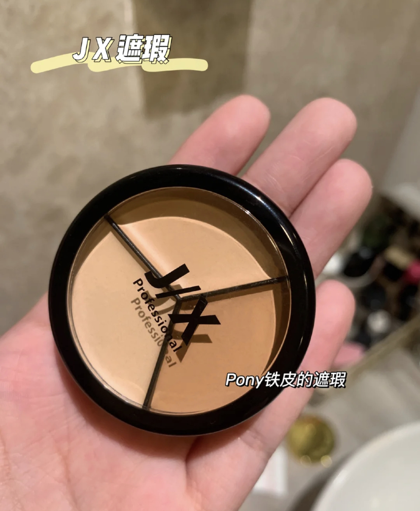 韩国美妆博主PONY也大推的平价遮瑕膏,属于非常滋润的质地绝不卡纹
