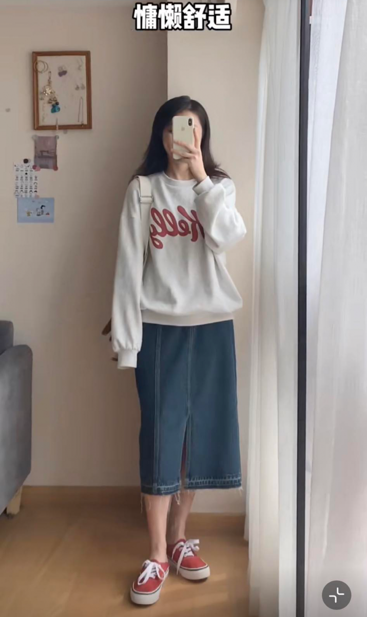 永不退流行的「卫衣+牛仔长裙」搭配YYDS!随意背个帆布包轻松搭出学院风少女感,视觉超减龄~