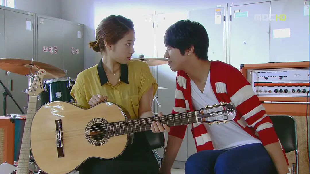 而这次也是二次与郑容和合作，也因此弥补不少剧迷们在前一部作品《原来是美男》里对男二的遗憾，CP感更是满足了不少观众的心 ~