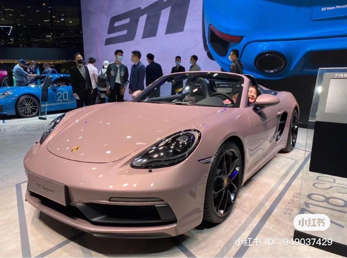 718 Spyder系列换上超有质感的冰莓粉色,同样视觉冲击力与魅力MAX!