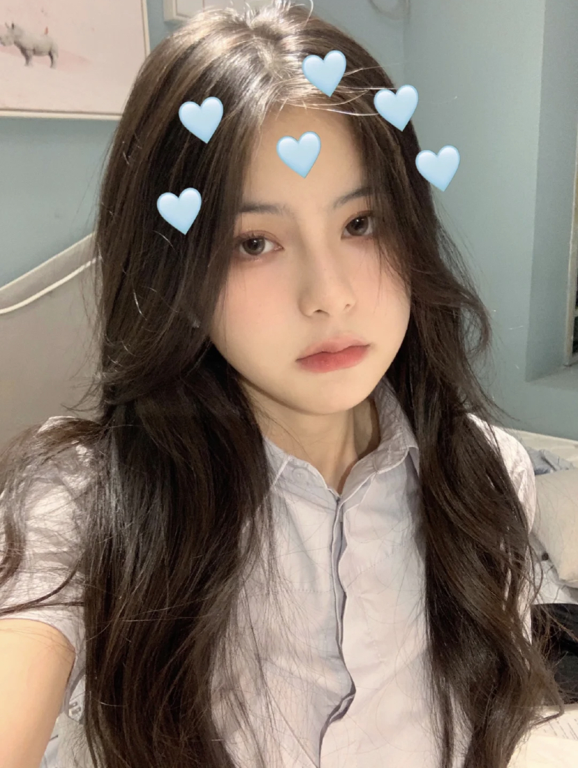 同时还有非常堵种不同风格的妆容选择,每张自拍都可以自由更换好看的妆容