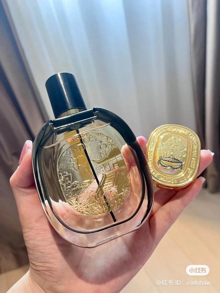 Diptyque 烫金版圣诞限量包装目前还未在大马出售~喜欢的朋友不妨可以留守女生日常编辑部最新更新哟!❤️