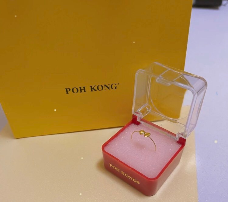 据称,这款细幼蝴蝶结金戒只需 RM 149 就买到咯!