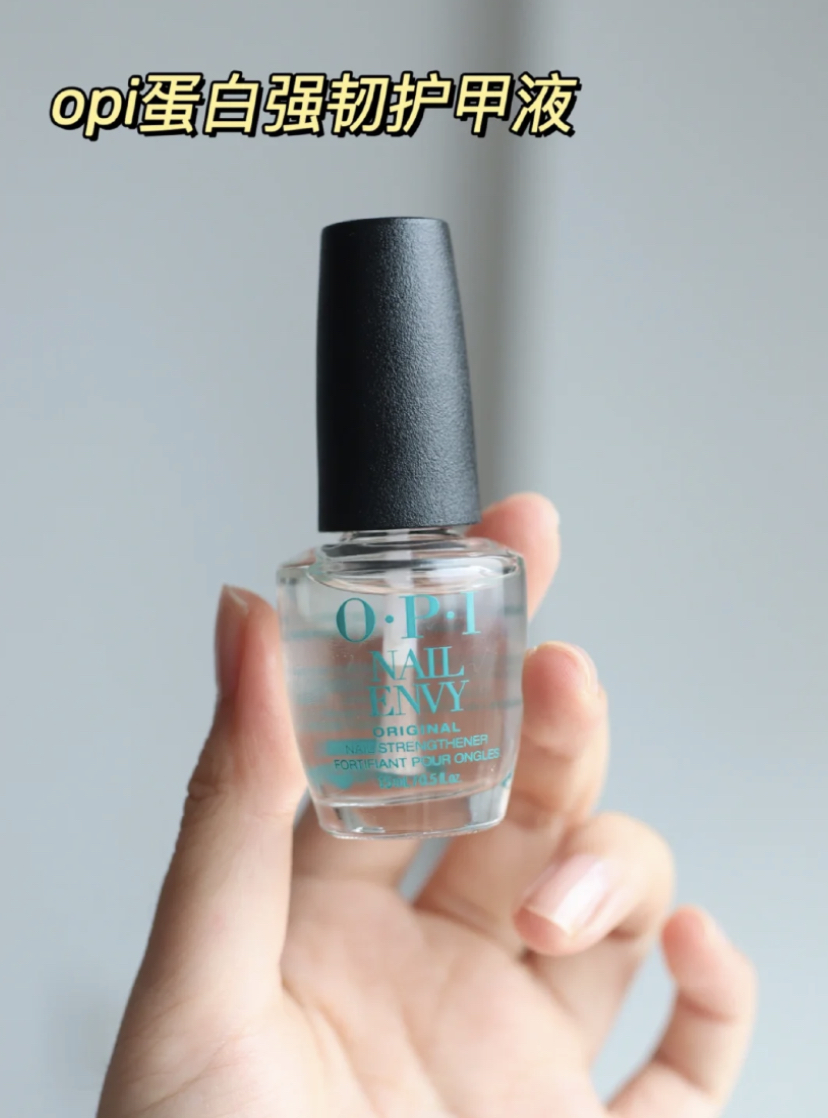 专业美甲师也在使用强韧护甲液,含有很多营养的蛋白物质和天然维E成分