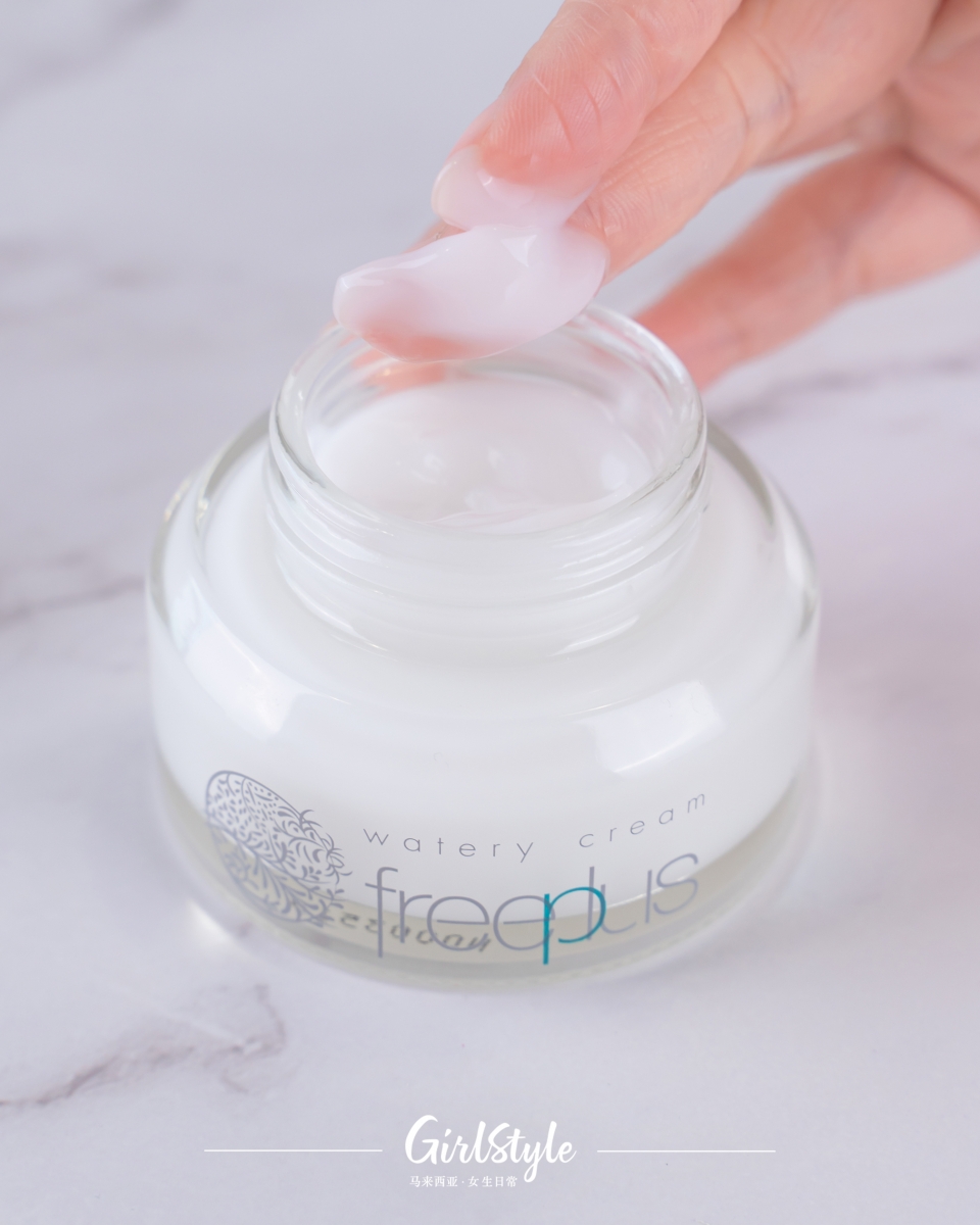 轻薄水润的Watery Cream保湿面霜，能够高效补水并且舒缓敏感泛红的问题。因为添加了东方草药的成分在内，可以起到抗炎镇定的功效，帮助加强肌肤的屏障功能。最主要是保湿补水锁住肌肤的水分，调节水油平衡改善肌肤出油、长痘等问题。