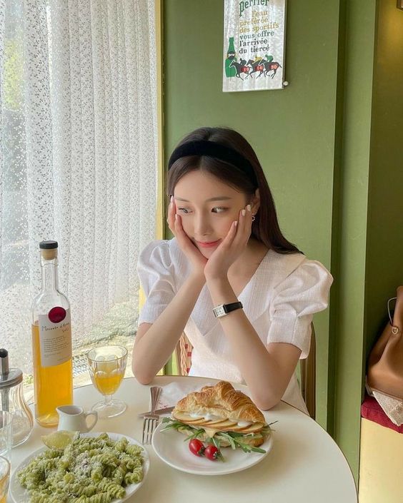 即将迎来2022年的农历新年到来啦～担心疫情问题不想出门的朋友们，不妨可以考虑自己在家下厨，准备新年大餐与家人一起在家吃年夜饭。自己准备好喜欢的菜单再使用「ROBAM烤箱R312」来做出丰盛美味的团圆饭料理～