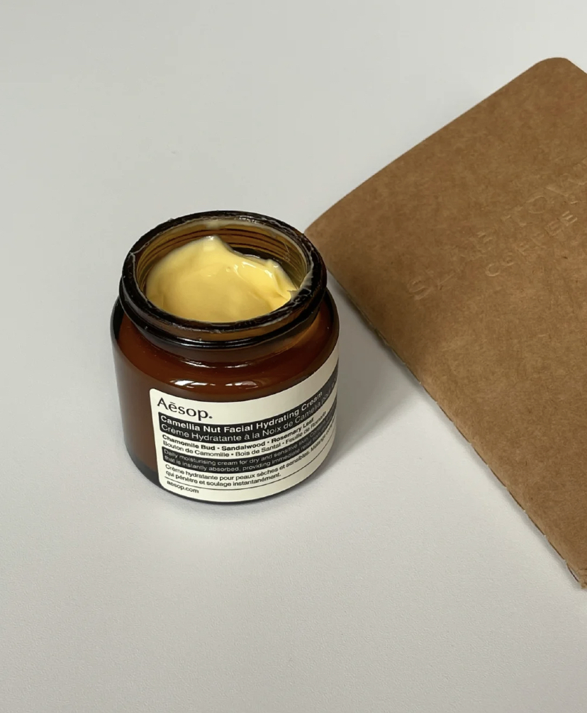 这款镇静透明凝胶快速消炎又能振作肌肤,透明的凝胶质地上脸不会有刺激感。搭配B3C调理凝露,可以快速祛痘不让痘印留下拉低颜值!