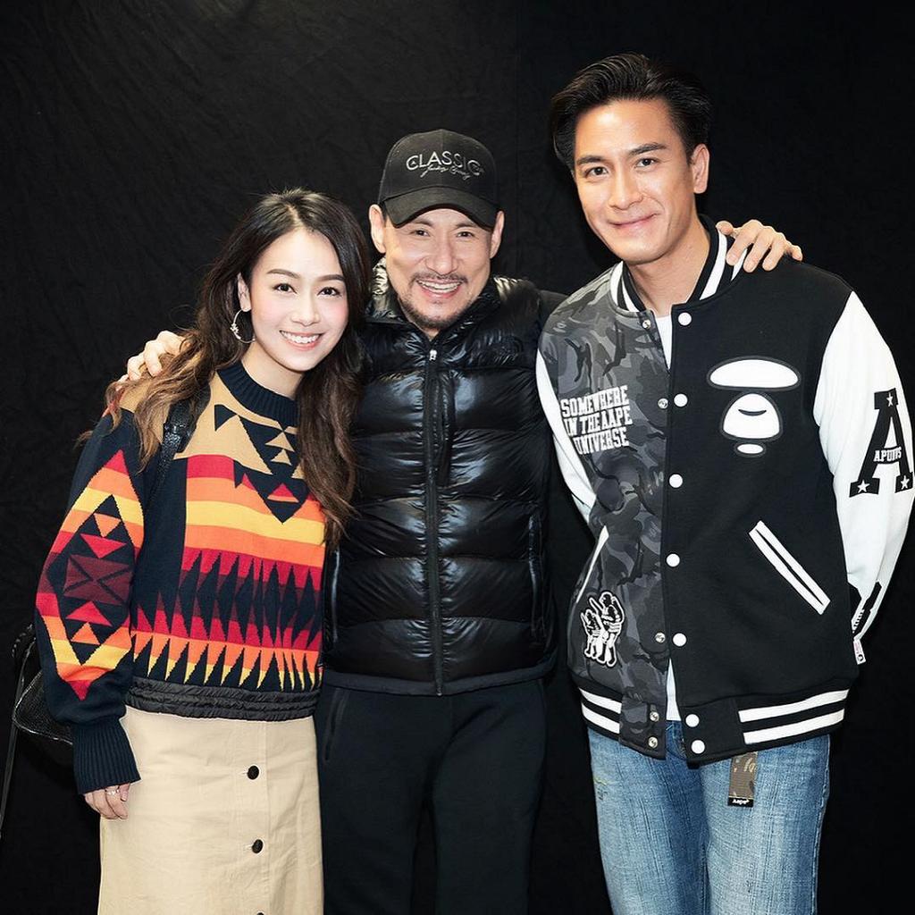 在配文中,黄心颖还 tag 上标签 “我的老公”来形容王力宏,可见黄心颖当时对王力宏的仰慕之情是有多深。