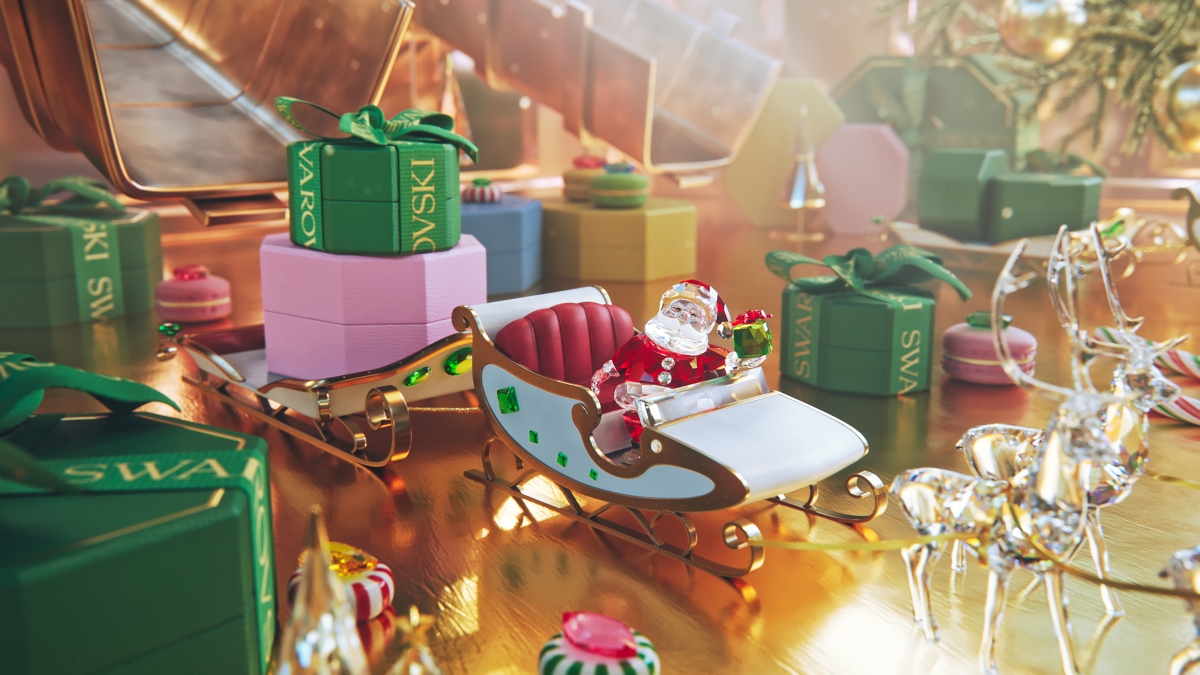 今年圣诞，Swarovski继续承包你家居布置中最闪亮悦目的点缀，陪你一起在这充满温馨喜悦的节日里，享受每一刻缤纷与精彩。