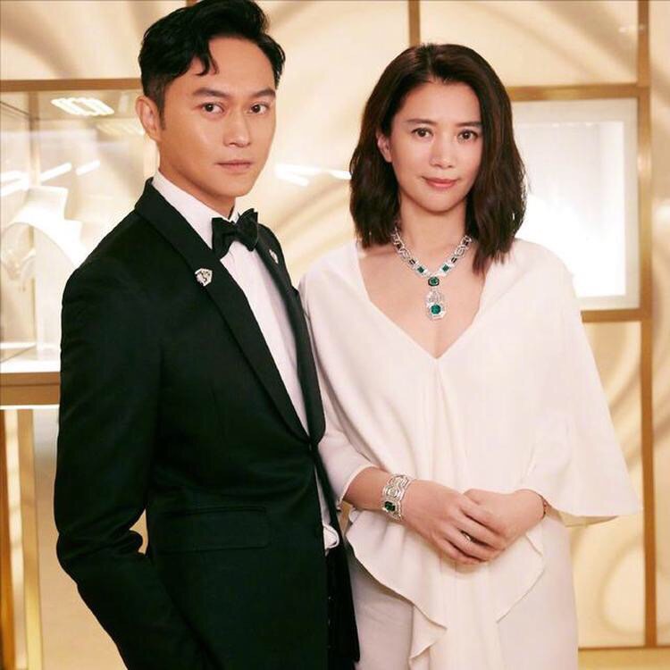 随着魔童长大，父母亲也开始让儿子自由成长~前些日子甚至还开通了微博账号，掀起了一票网友的关注。没想到他在微博晒出的第一张照片竟然是和猫咪的合照，原来魔童是一个爱猫星人。照片中的他顶着一头卷曲蓬松的头发，加上浓眉大眼睛，颜值实在是太高了。